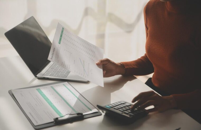 Faktura VAT wzór Excel: Jak efektywnie zarządzać dokumentacją finansową