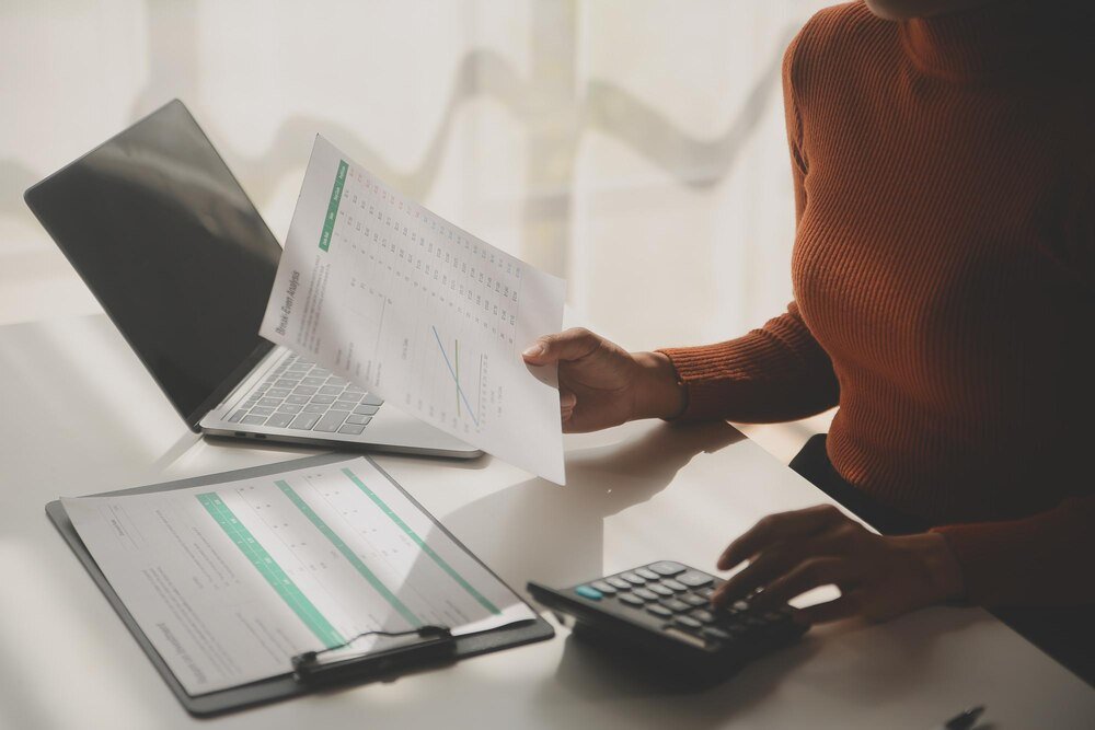 Faktura VAT wzór Excel: Jak efektywnie zarządzać dokumentacją finansową