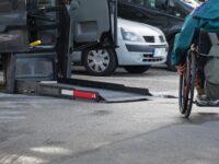 Samochody dla niepełnosprawnych: Jak uzyskać dofinansowanie z PFRON
