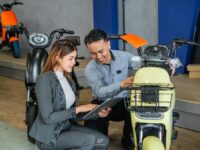 Umowy kupna sprzedaży motocykla: co warto wiedzieć przed podpisaniem