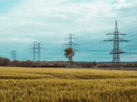 Jakie kwalifikacje musi posiadać wykonawca inwestycji elektroenergetycznych?